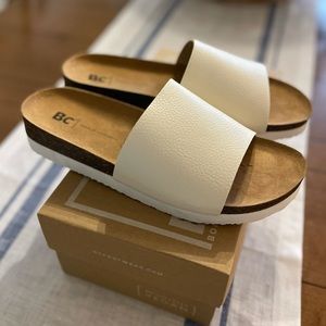 BC Footwear, Get Going V-Leather Off White Sandal - New in Box, size 8 1/2
